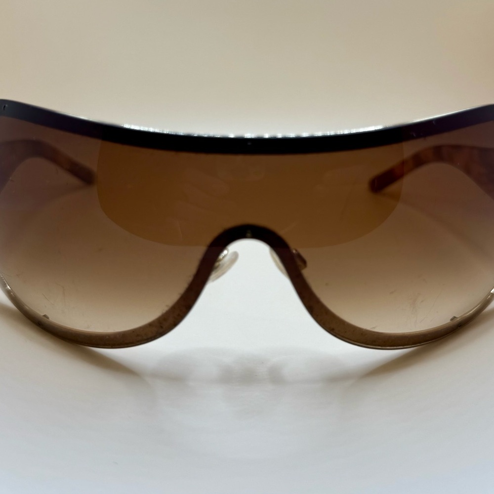 CHANEL Elegant Brown Sunglasses